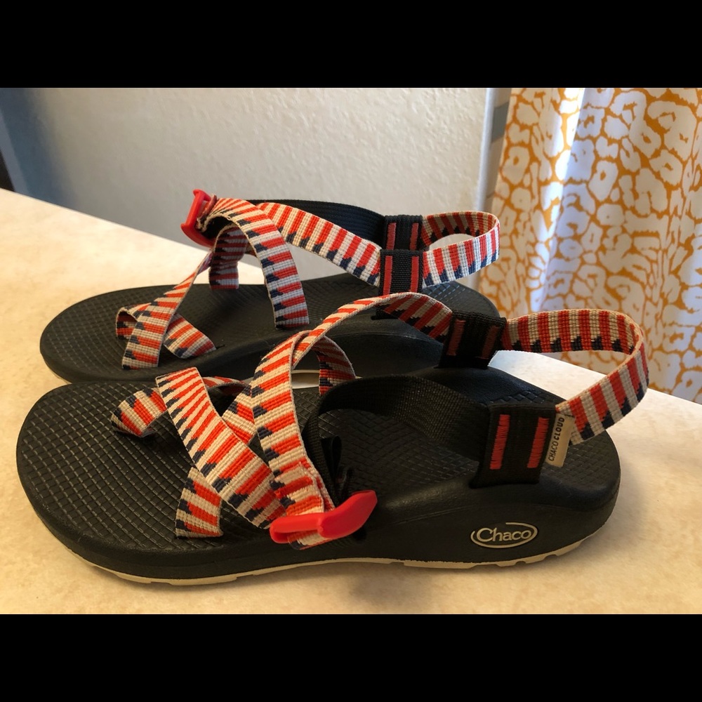 W9 pink blue & white Chacos sandals